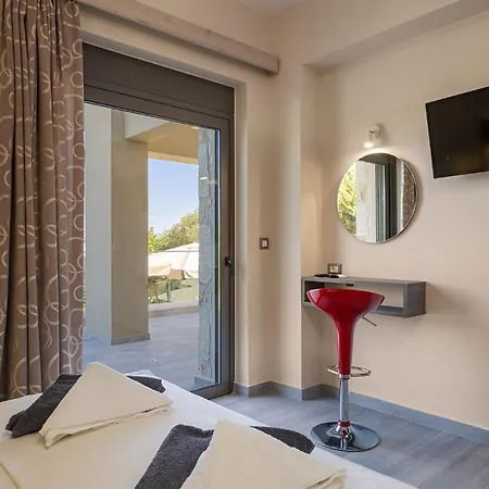 Chris And Stratos With Private Ecologic Pool And Kid's Playground! Mourniaí
