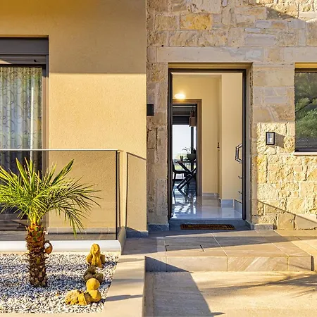 Chris And Stratos With Private Ecologic Pool And Kid's Playground! 别墅