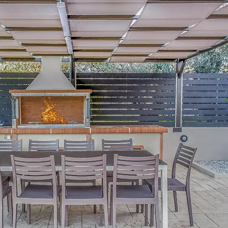 Chris And Stratos With Private Ecologic Pool And Kid's Playground! Mourniaí
