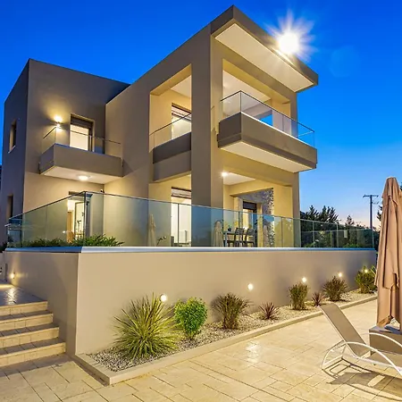Chris And Stratos With Private Ecologic Pool And Kid's Playground!