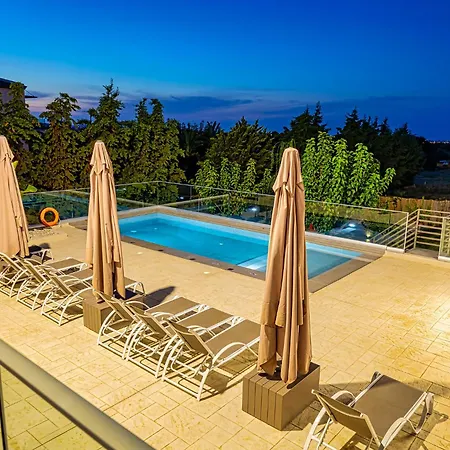 Chris And Stratos With Private Ecologic Pool And Kid's Playground! * Mourniaí