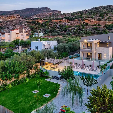 Chris And Stratos With Private Ecologic Pool And Kid's Playground! * Mourniaí